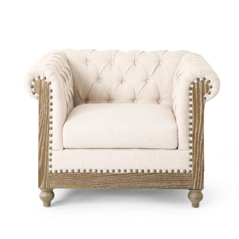 Fauteuil club Chesterfield capitonné avec garniture cloutée et pieds en bois