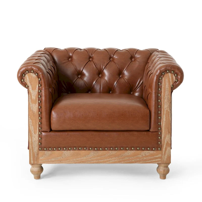 Fauteuil club Chesterfield capitonné avec garniture cloutée et pieds en bois